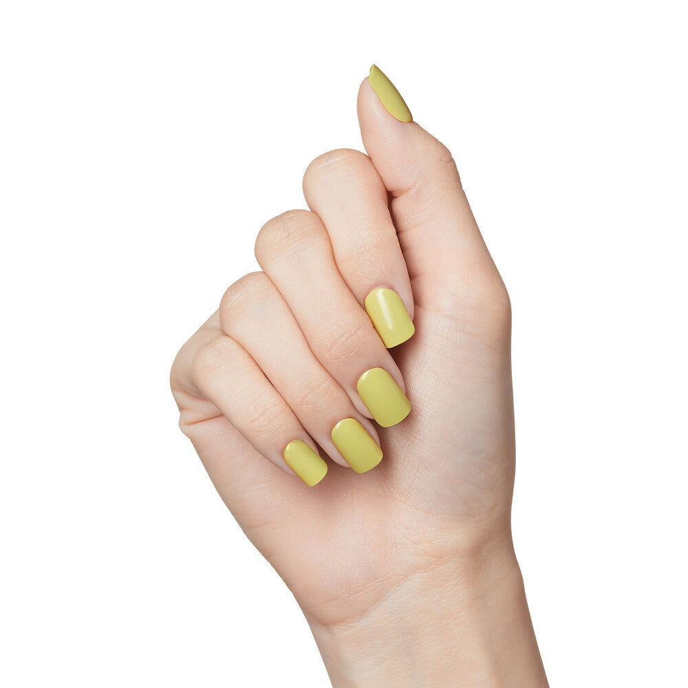 IMC40Y2_extra_002 "KISS imPRESS No Glue Press-On Nails – Solid Color, Short Squoval, shown on bare hand."
